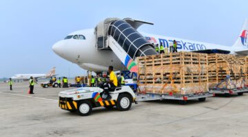 Bandara Kertajati Terima Kargo Perdana, Bey Machmudin: Langkah Menuju Kemajuan”