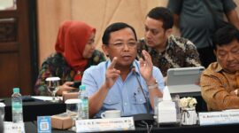 Caption :
Anggota Komisi VI DPR RI, Herman Khaeron, mengusulkan serangkaian strategi inovatif untuk memastikan perjalanan mudik 2025 lebih tertata dan nyaman, Rabu (19/03-2025).