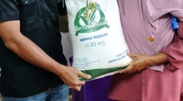 Pemdes Sindangsari Salurkan Bantuan Beras 20 Kg kepada 838 KPM