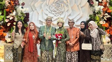 Kental Nuansa Adat Sunda, Pernikahan Rini dan Azhar di Maison Grande Bandung Berlangsung Elegan